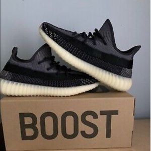 YEEZY boost 350 v2 “CARBON”